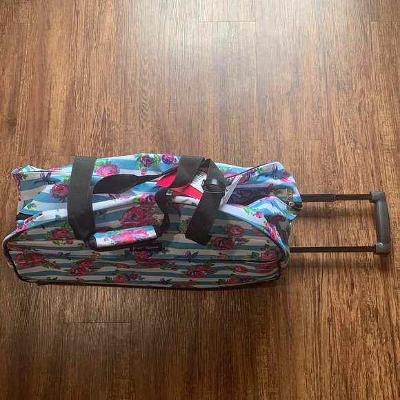Betsey Johnson Rolling Carry-On Duffle Bag New - Picture 9 of 11